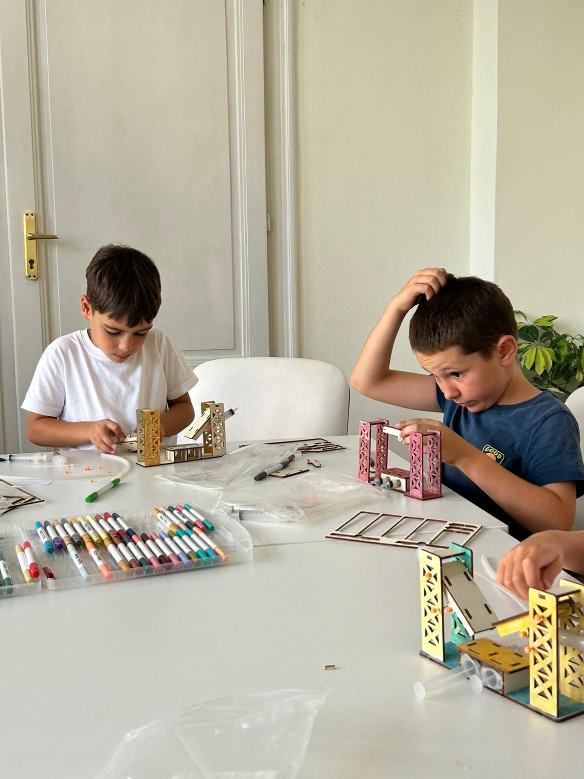 Младите изобретатели в действие