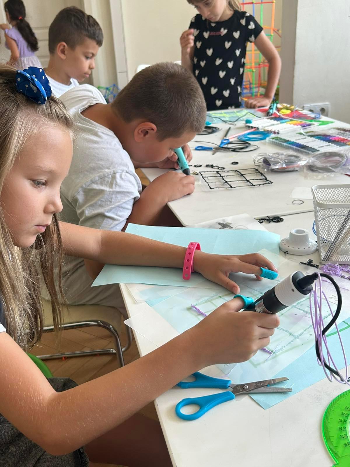 Деца учат чрез игра